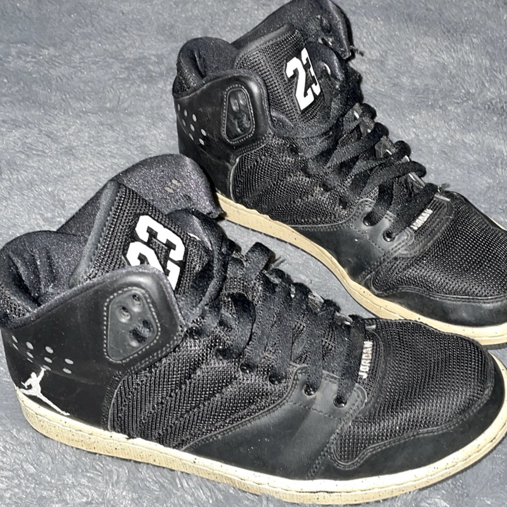 Black Jordan Flight 4 men’s size 9